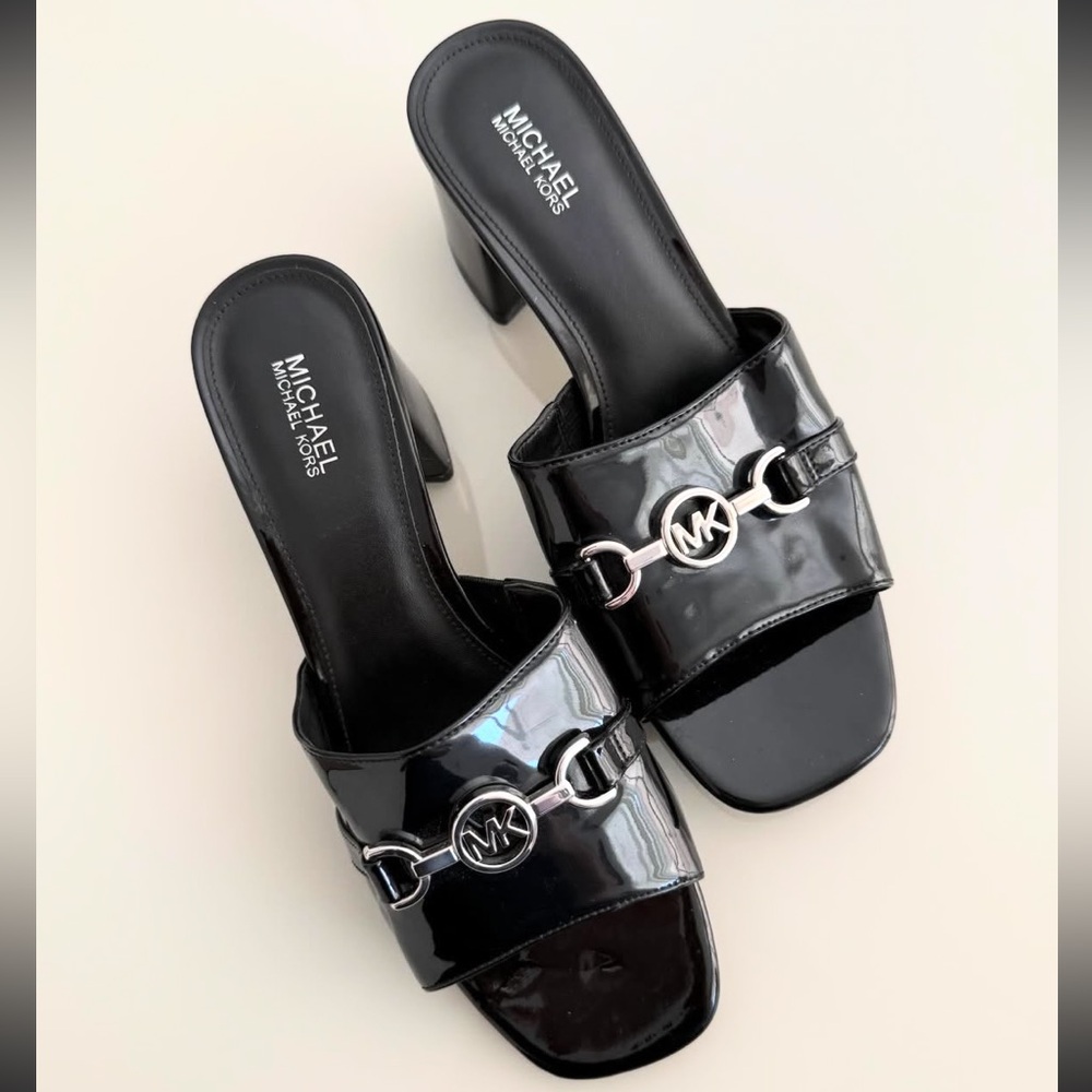 •MICHAEL KORS• Black Faux Patent Leather Slip-On Block Heel Sandals >> PV24K
